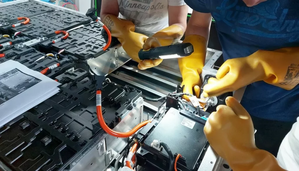 Zaposleni kompanije ZF Serbia d.o.o. na obukama u ECAP centru